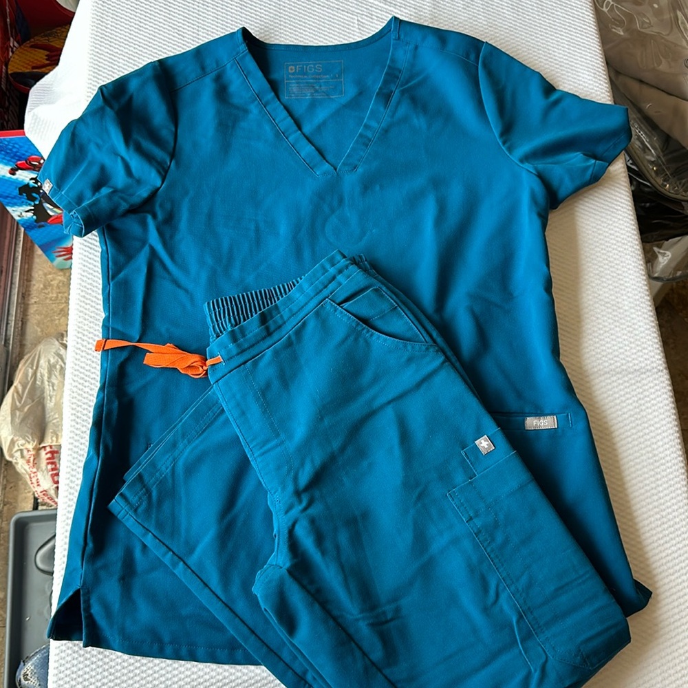 Figs Set S Top Xs/P Bottom - image 1